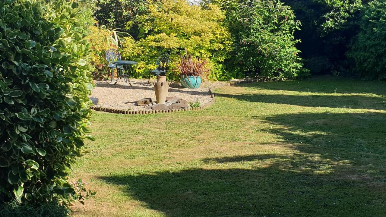 Beautiful Garden Apartment In Leafy St Leonards 5 Mins To Beach Esterno foto