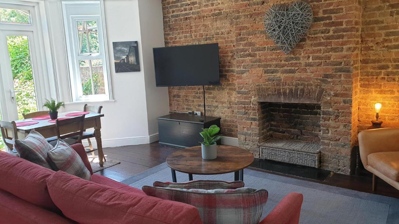 Beautiful Garden Apartment In Leafy St Leonards 5 Mins To Beach Esterno foto