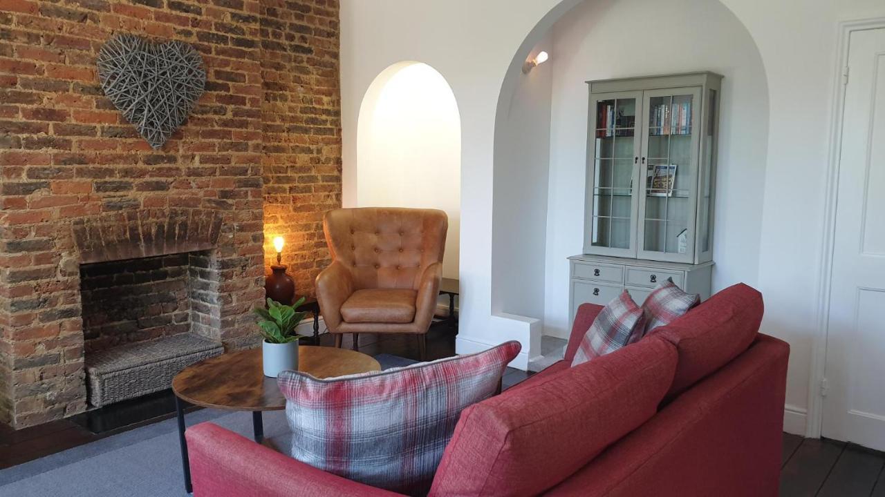 Beautiful Garden Apartment In Leafy St Leonards 5 Mins To Beach Esterno foto